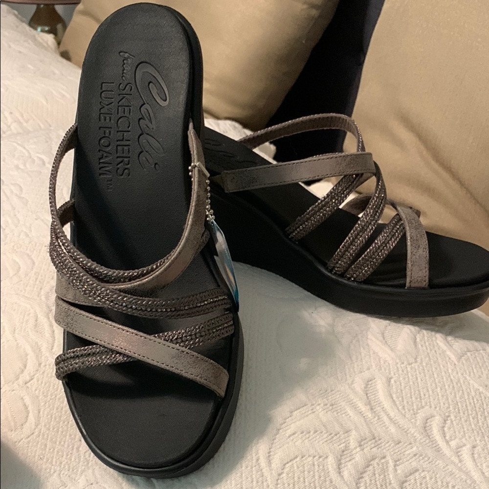 NWT Skechers Wedges 10